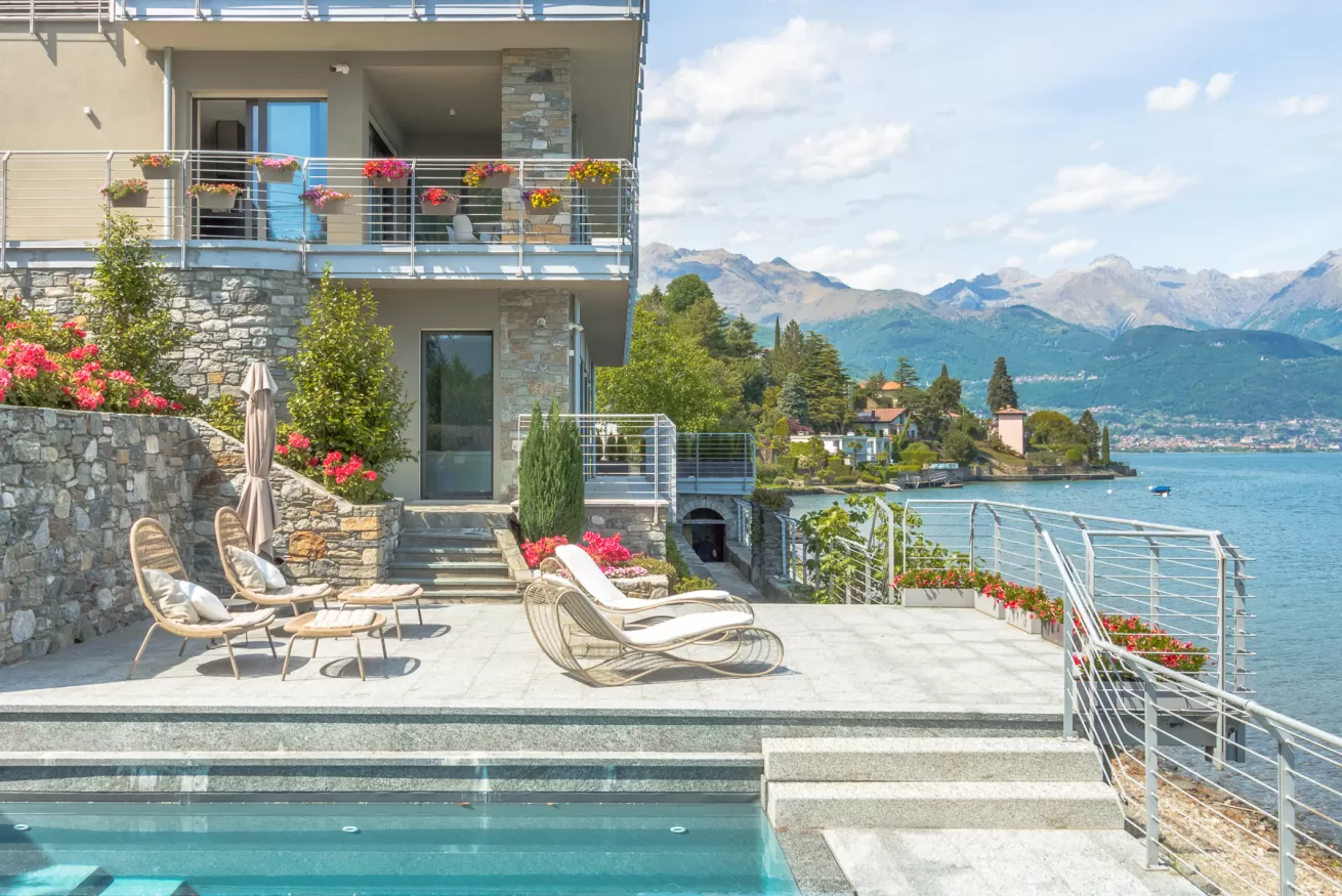 Villa con piscina a sfioro a Cremia, Villa del Sasso, fronte Lago di Como
