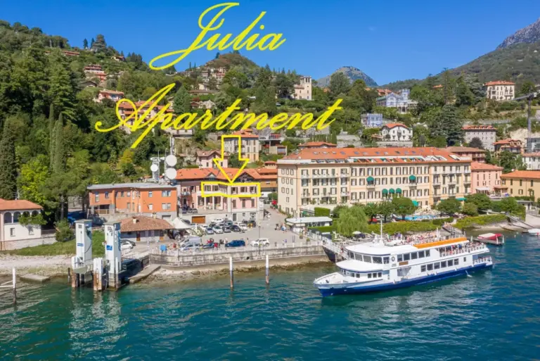 Logo Appartamento Julia su veduta aerea di Menaggio e del Lago di Como