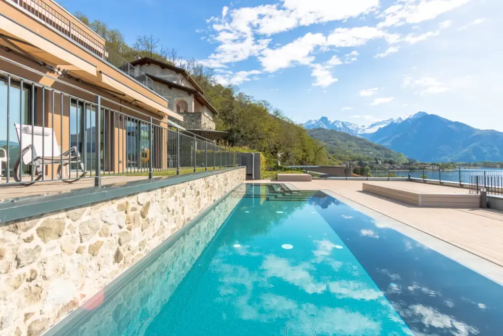 appartamento con piscina a Gera Lario
