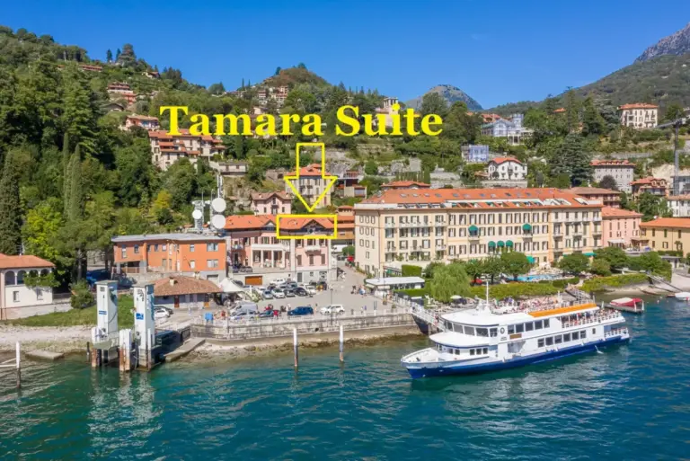 Vista aerea di Menaggio sul Lago di Como con la posizione di Tamara Suite fronte imbarcadero