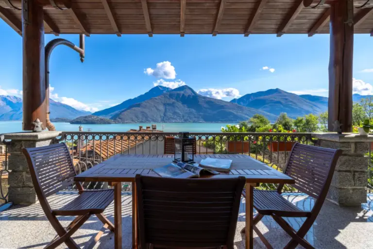 Appartamento Tita Musso: Vista Lago con Terrazza Panoramica e Box Auto sul Lago di Como