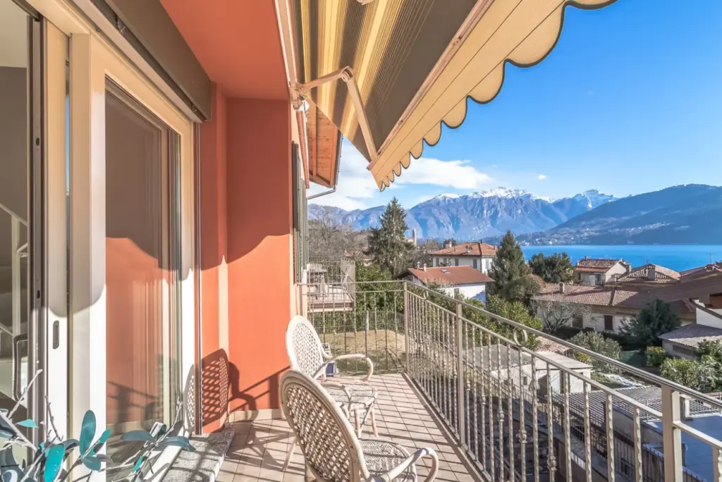 Appartamento con terrazza panoramica a Tremezzina: la terrazza vista lago di Tulipani 17 sul Lago di Como