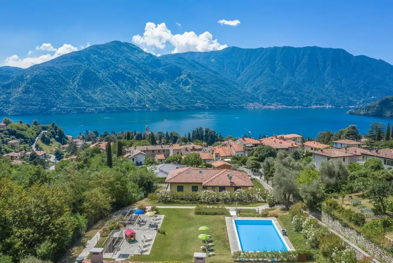 Appartamento con giardino a Tremezzina: portico e giardino privato degli Gli Ulivi 10 sul Lago di Como